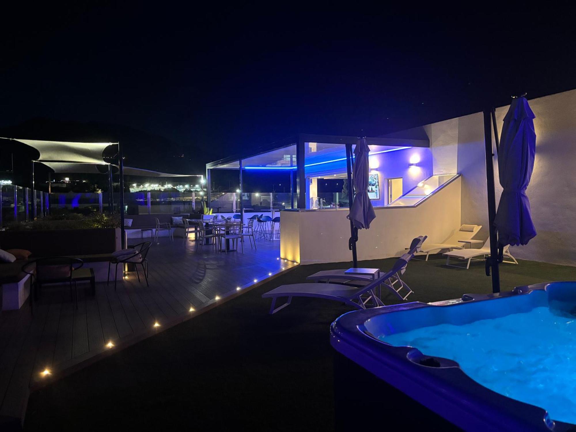 Daos & Terrace Hotel
