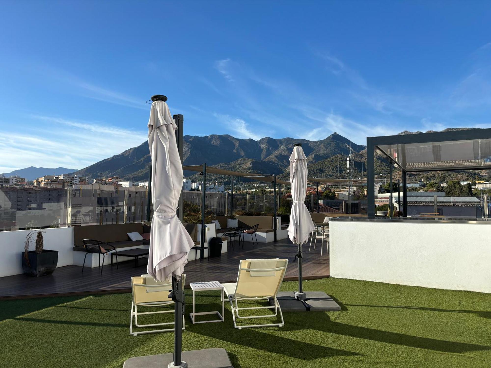 Daos & Terrace Hotel